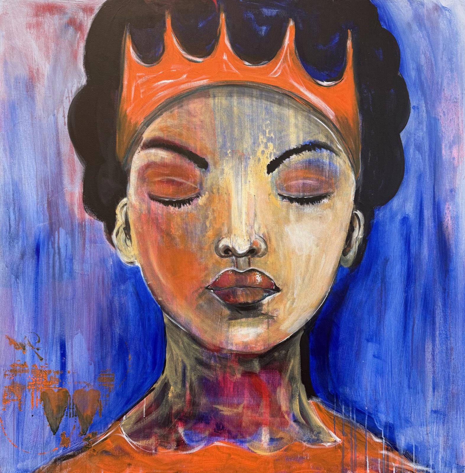 Sleeping Queen — Frauenporträt mit geschlossenen Augen und oranger Krone vor blauem Hintergrund, von Iris Liechti